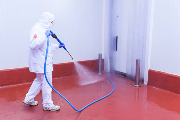 Best Animal Enclosure Cleaning  in Sioux Falls, SD